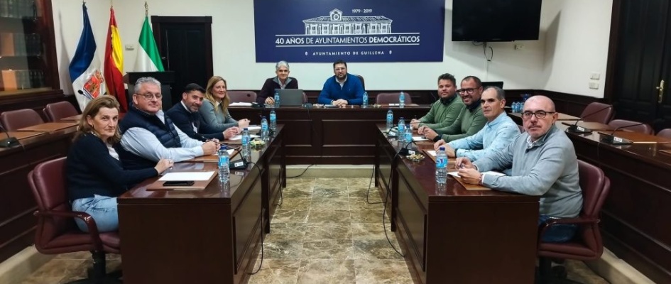 reunion-alcaldes-en-guillena-piden-reunion-a-la-junta-por-el-estado-de-las-carreteras-autonomicas-1024x461